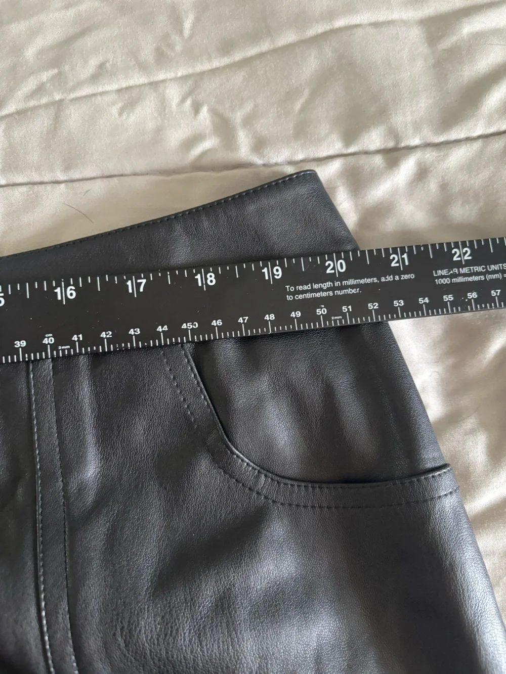 Faux Leather Pencil Skirt in Black_6
